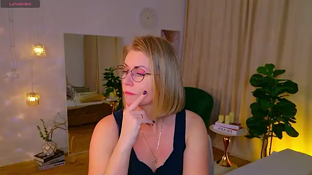 Annie Light online show from May 2026 08:20:01 AM