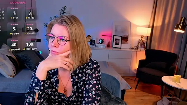 Annie Light online show from May 2026 06:53:01 AM