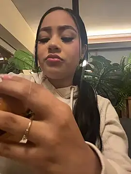 Snapshot of Luisa_Fernandaa chatting on February 2026 02:23:01 AM Luisa Fernandaa online show from February 2026 02:23:01 AM