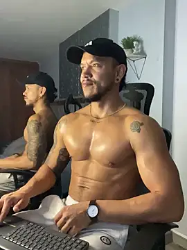 ARON TAYLER01 online show from February 2025 12:39:02 PM