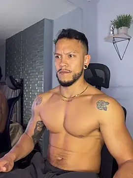 ARON TAYLER01 online show from October 2025 10:32:02 AM