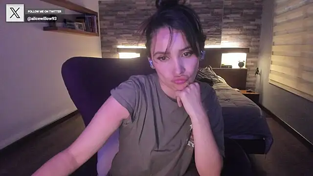 alicewilloww online show from October 2025 11:00:02 PM