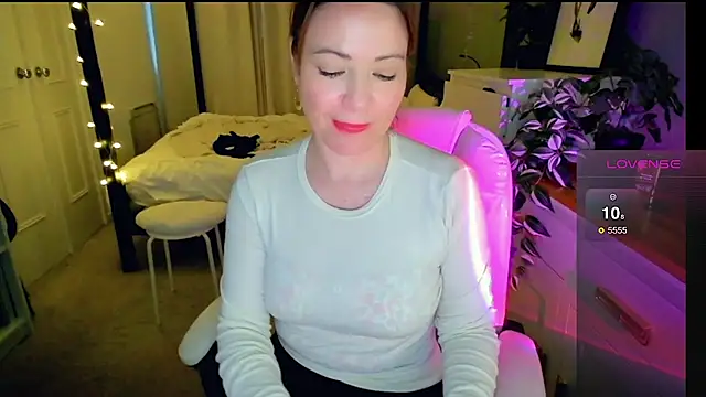 Brit Housewife online show from February 2026 05:10:01 PM