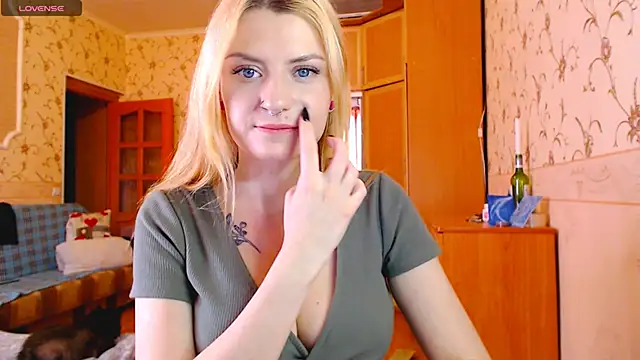 Snapshot of MarySweetness chatting on March 2025 11:01:02 AM MarySweetness online show from March 2025 11:01:02 AM