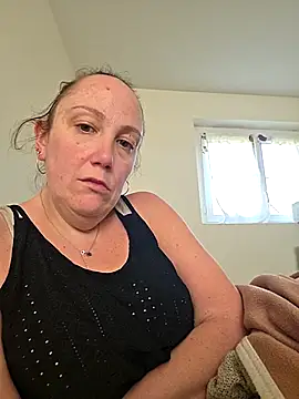 Wisie Cutie online show from March 2026 04:00:02 PM