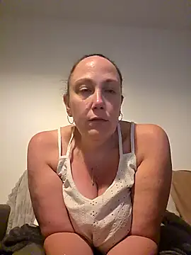 Wisie Cutie online show from April 2026 10:07:02 PM