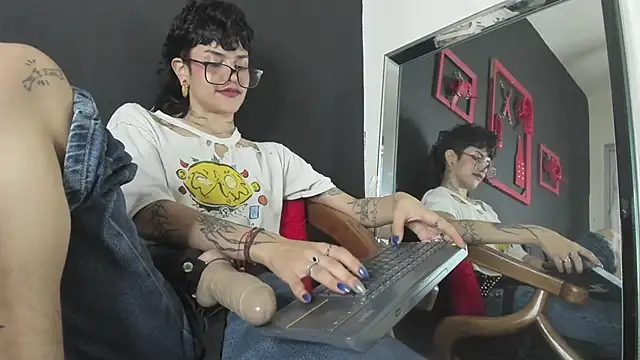 Snapshot of trinitty chatting on December 2024 04:28:01 PM trinitty online show from December 2024 04:28:01 PM