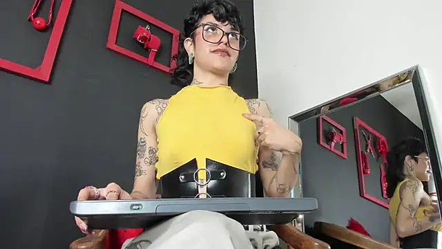 Snapshot of trinitty chatting on December 2024 04:28:01 PM trinitty online show from December 2024 04:28:01 PM