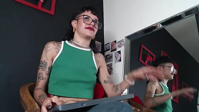 Snapshot of trinitty chatting on January 2025 11:50:01 PM trinitty online show from January 2025 11:50:01 PM