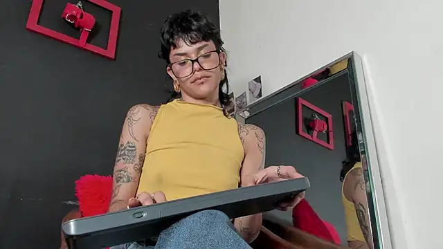 Snapshot of trinitty chatting on March 2025 08:05:02 PM trinitty online show from March 2025 08:05:02 PM