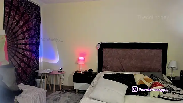 Snapshot of Thedollhoney chatting on April 2026 06:03:01 AM Thedollhoney online show from April 2026 06:03:01 AM