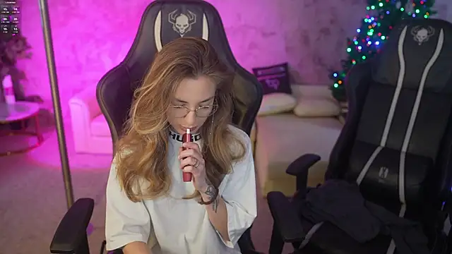 Snapshot of Kisasolo chatting on December 2025 08:15:02 PM Kisasolo online show from December 2025 08:15:02 PM