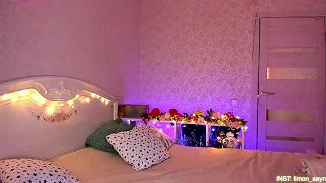 LillyMoure  online show from May 2026 12:08:02 AM
