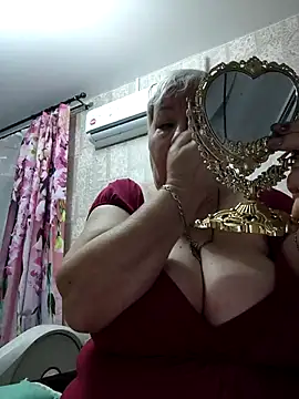 Snapshot of EffectFiona chatting on November 2025 10:54:01 PM EffectFiona online show from November 2025 10:54:01 PM