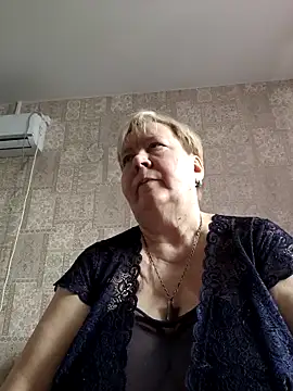 Snapshot of EffectFiona chatting on February 2026 12:04:02 PM EffectFiona online show from February 2026 12:04:02 PM