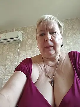 Snapshot of EffectFiona chatting on June 2026 12:15:02 AM EffectFiona online show from June 2026 12:15:02 AM