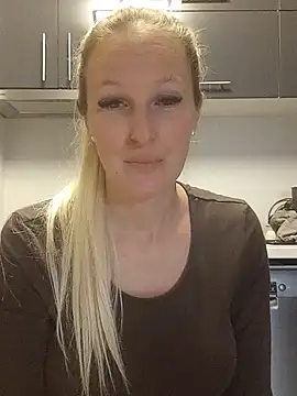 Snapshot of MaviePearl chatting on January 2025 09:08:01 AM MaviePearl online show from January 2025 09:08:01 AM