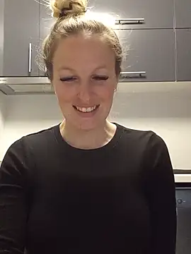 Snapshot of MaviePearl chatting on February 2025 08:46:01 AM MaviePearl online show from February 2025 08:46:01 AM