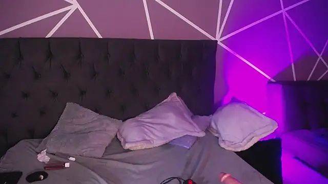 Miss Loise online show from March 2025 06:59:02 PM