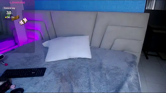 Miss Loise online show from October 2025 04:09:02 AM