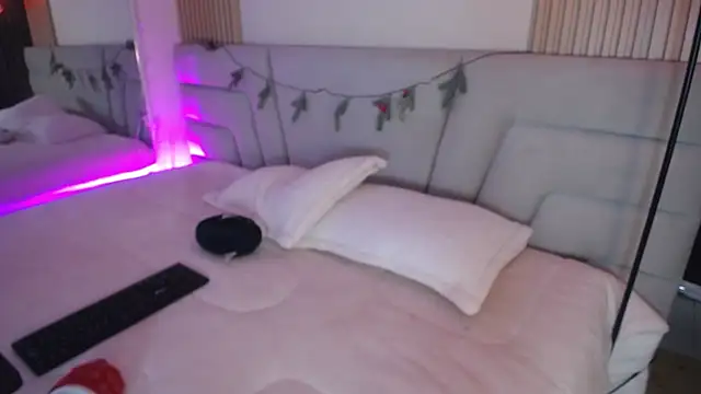 Miss Loise online show from December 2025 02:19:01 AM