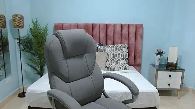 sophia hadid online show from November 2025 08:20:01 PM