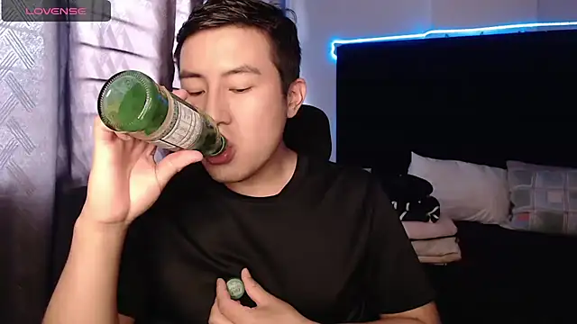 andrewmhilton  online show from September 2025 09:16:02 PM