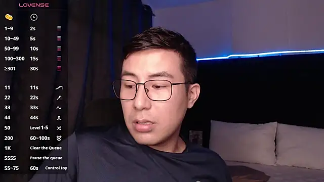 andrewmhilton  online show from October 2025 10:27:02 PM