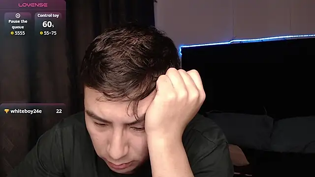 andrewmhilton  online show from February 2026 08:09:01 AM