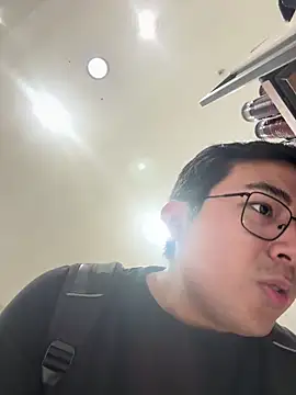 andrewmhilton  online show from March 2026 11:41:01 PM