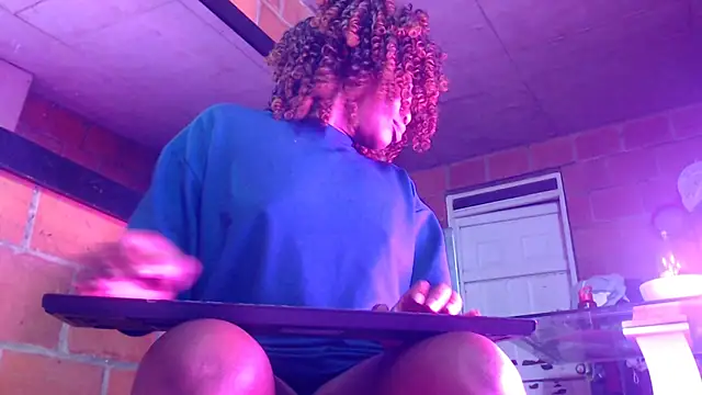 Snapshot of Kenya_Agu chatting on February 2025 04:26:01 AM Kenya Agu online show from February 2025 04:26:01 AM