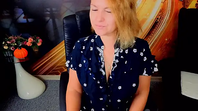 Snapshot of EmmaxPark chatting on November 2025 06:41:02 AM EmmaxPark online show from November 2025 06:41:02 AM