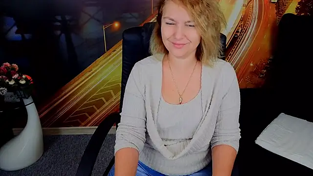 Snapshot of EmmaxPark chatting on December 2025 06:41:01 AM EmmaxPark online show from December 2025 06:41:01 AM