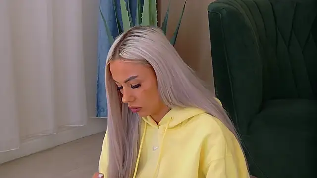 Bailey Rush online show from December 2025 04:38:01 PM