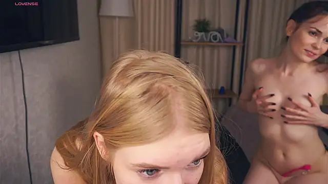 Snapshot of EllenReeves chatting on January 2025 01:53:02 PM EllenReeves online show from January 2025 01:53:02 PM