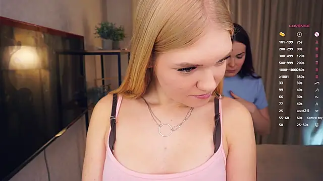 Snapshot of EllenReeves chatting on October 2025 06:31:01 AM EllenReeves online show from October 2025 06:31:01 AM