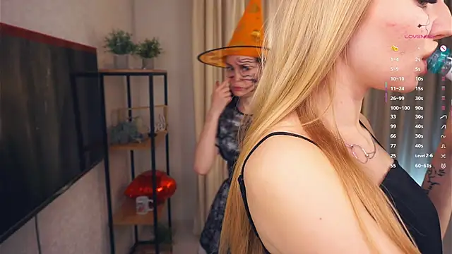 Snapshot of EllenReeves chatting on October 2025 06:25:01 AM EllenReeves online show from October 2025 06:25:01 AM