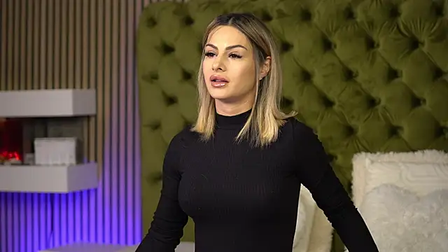 Snapshot of TiffanyMaze chatting on September 2025 06:07:02 AM TiffanyMaze online show from September 2025 06:07:02 AM