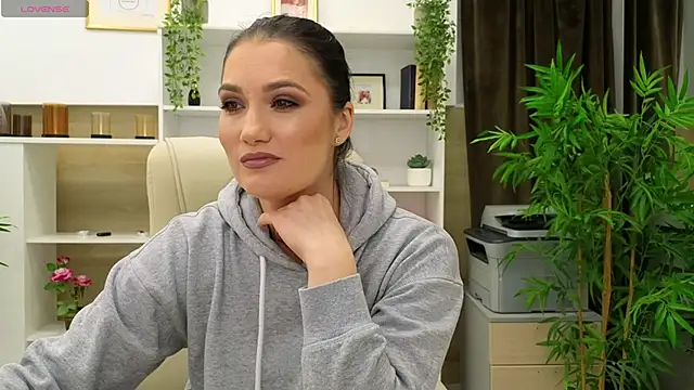 SelineSole online show from January 2025 05:05:01 PM