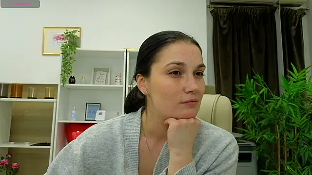 SelineSole online show from February 2025 04:03:01 PM