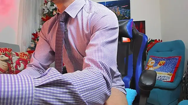 LiamCossio  online show from December 2024 01:43:01 AM