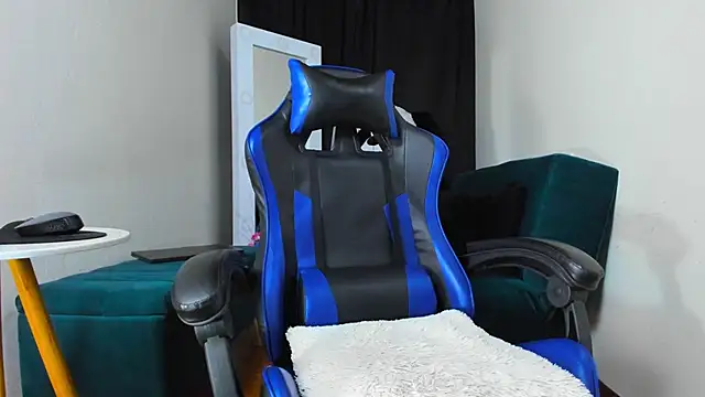 LiamCossio  online show from January 2025 11:34:02 PM