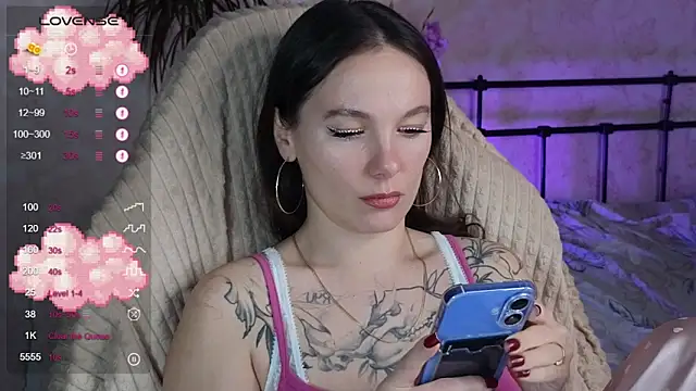 Snapshot of lil_luna_x chatting on April 2026 09:39:33 PM lil luna x online show from April 2026 09:39:33 PM