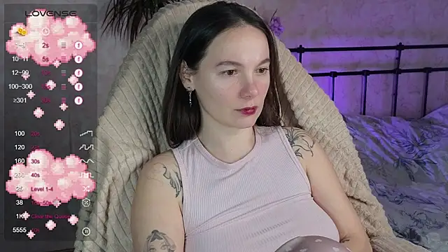 Snapshot of lil_luna_x chatting on April 2026 07:07:02 PM lil luna x online show from April 2026 07:07:02 PM
