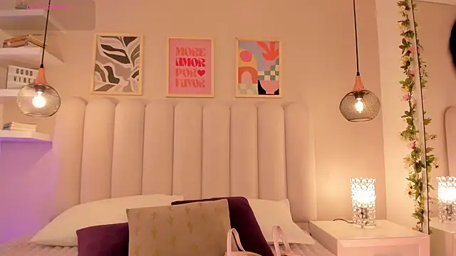 cute  cherry  online show from September 2025 08:00:02 PM