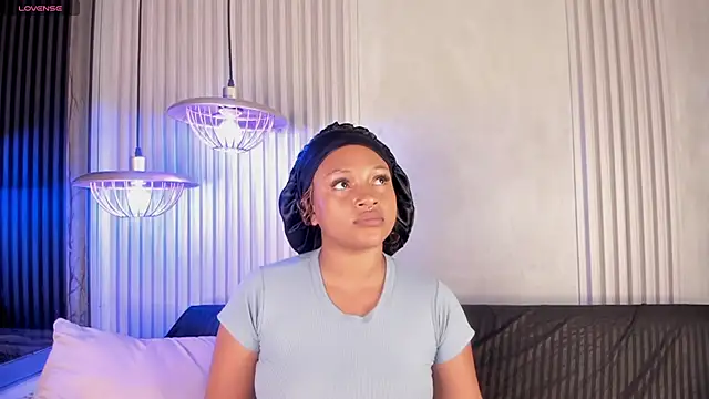 Snapshot of Aluna_sweet chatting on February 2025 10:15:01 PM Aluna sweet online show from February 2025 10:15:01 PM