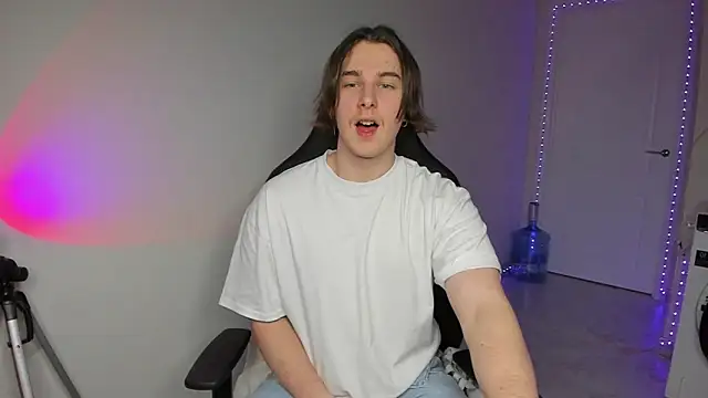 Vincent Strong online show from December 2024 01:43:02 PM