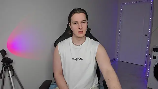 Vincent Strong online show from February 2025 02:02:01 PM