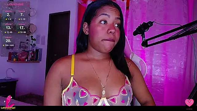 Snapshot of samanthaabloom chatting on January 2025 12:35:02 AM samanthaabloom online show from January 2025 12:35:02 AM