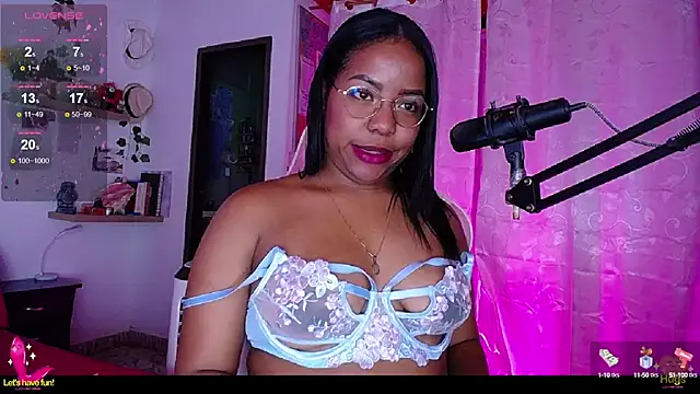 Snapshot of samanthaabloom chatting on January 2025 02:30:02 AM samanthaabloom online show from January 2025 02:30:02 AM